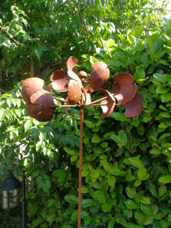 Edelrost Windrad Ginkgoblätter