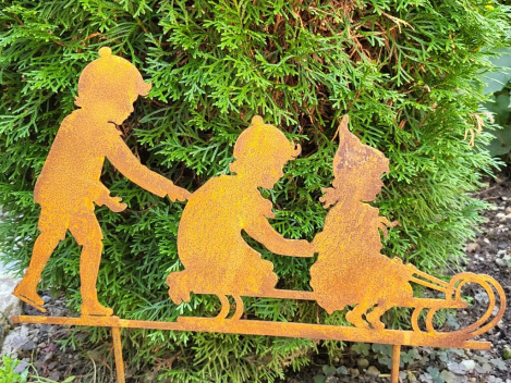 Edelrost 3 Kinder auf Schlitten