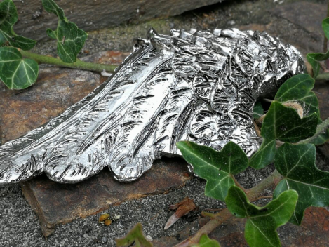 Preview: Polyresin Engelsflügelpaar zum Hängen, silber