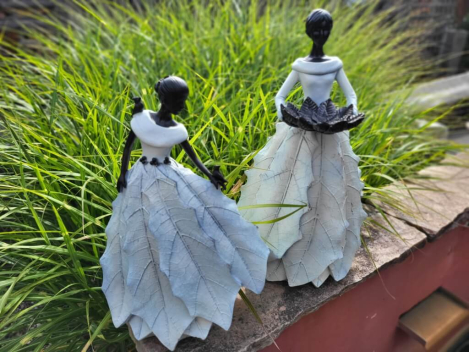 Polyresin Frau Troupe mit Vögelchen, weiß