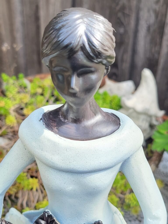 Polyresin Frau Troupe mit Blätterschale, weiß