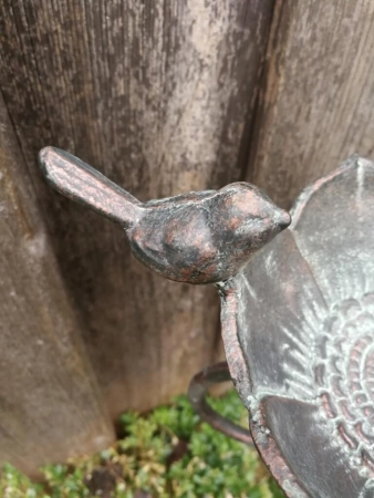 Gartenstecker Vogeltränke Viola, braun-grün aus Metall