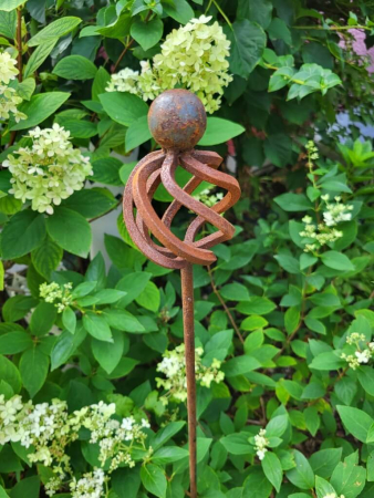 Preview: Edelrost Gartenstecker Zwirbelkugel rund