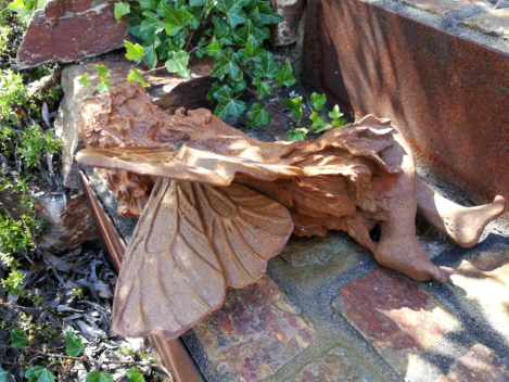 Preview: Gusseisen Elfe schlafend mit Edelrostfinish