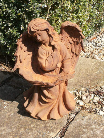 Gusseisen Engel Mona mit Edelrostfinish