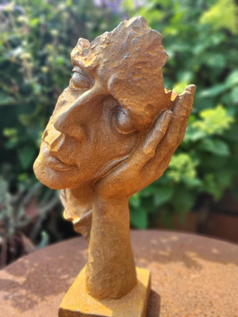 Gusseisen Figur nachdenklich
