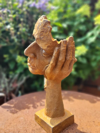 Preview: Gusseisen Figur nachdenklich