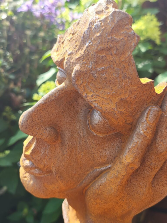 Gusseisen Figur nachdenklich