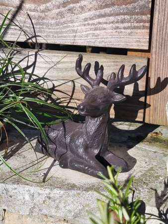 Gusseisen Hirsch Simon, liegend