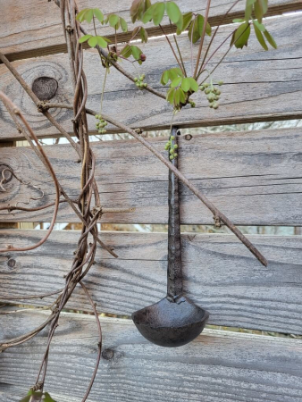 Preview: Gusseisen Schöpflöffel (Kerzenhalter) zum Einhängen