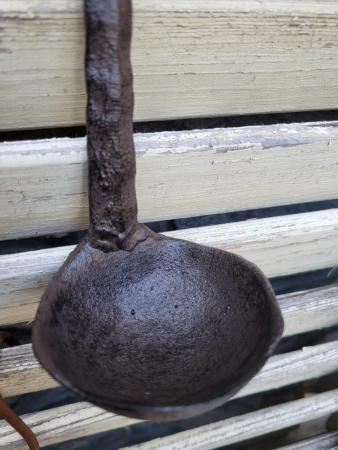 Preview: Gusseisen Schöpflöffel (Kerzenhalter) zum Einhängen