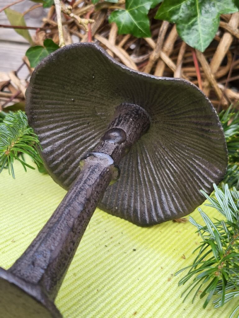 Preview: Gusseisen Pilz zum Stellen, flacher Hut