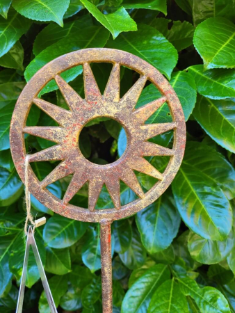 Edelrost Gusseisen Gartenstecker keltische Sonne