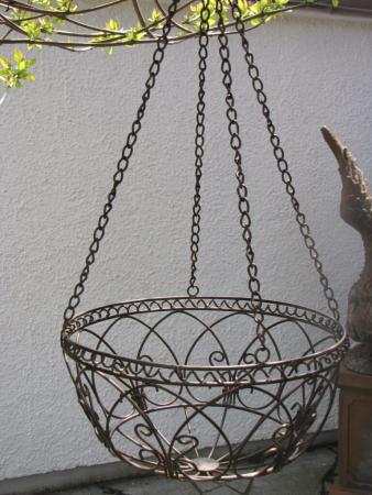 Hängekorb Spiralmuster aus Metall