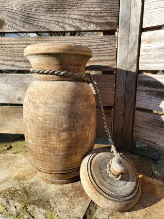 Holzvase mit Deckel