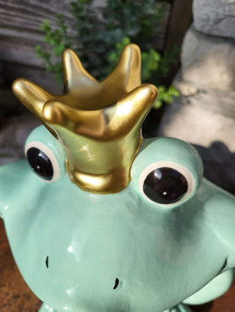Keramik Frosch Fridolin mit Krone und Mascherl, mint