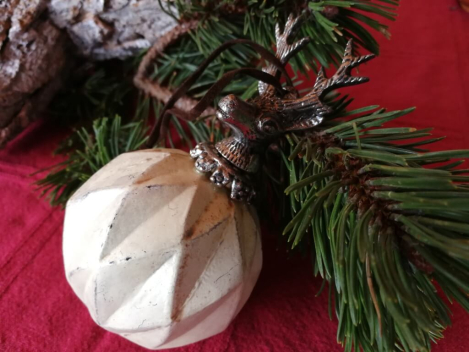 Christbaumkugel Colore mit Hirschkopf, beige-creme