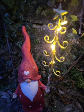 Preview: LED Nikolaus mit Baum rechts, rot