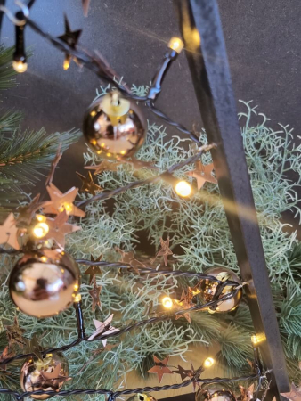 Dekoaufsteller Triangela, LED-Baum, mit Kugeln