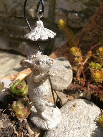 Mäuschen Pauline stehend, Polyresin