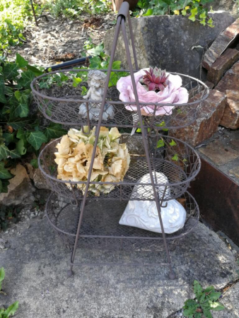 Etagere Cicero aus Metall