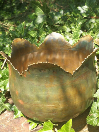 Pflanzschale Blüte mit Punktrand, kupfer-grün