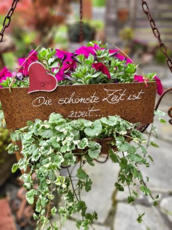 Edelrost Schild mit rotem Herz Zeit zu zweit