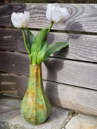 Metallvase Isla, birnenförmig, antik grün