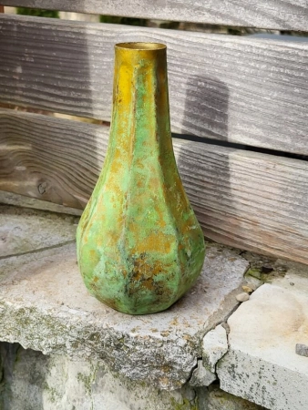 Metallvase Isla, birnenförmig, antik grün