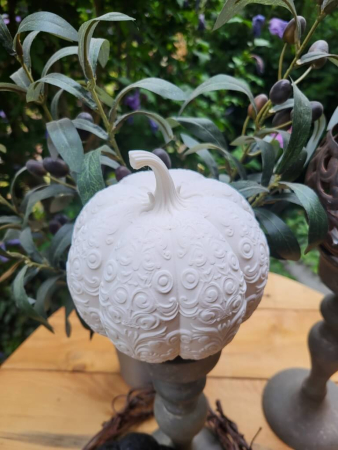 Preview: Kunststoff Kürbis Noctus mit Ornamentmuster, weiß