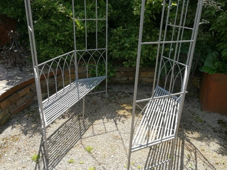Metallpavillion mit Bank, hellgrau lackiert