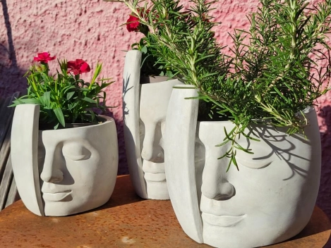 Pflanzvase halbes Gesicht, modern