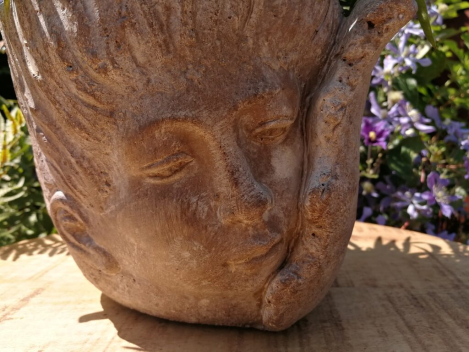 Pflanzkübel Gesicht