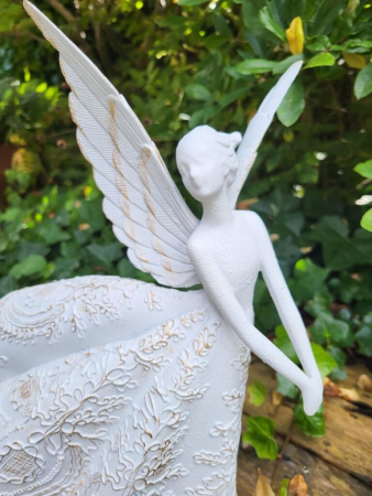 Preview: Polyresin Engel Delana, weiß-gold, Arme unten
