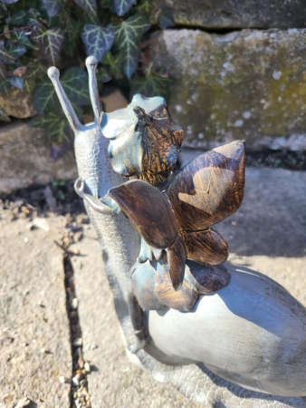 Elfe auf Schnecke, Polyresin, bronzeoptik