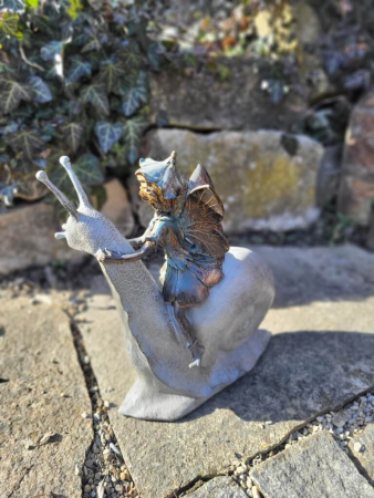 Elfe auf Schnecke, Polyresin, bronzeoptik