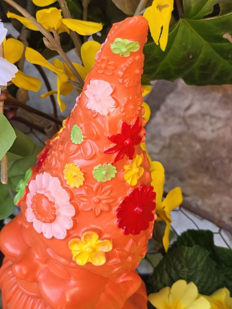 Polyresin Zwerg Flower Power mittel, knallbunt