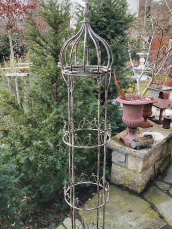 Rankobelisk Jolanta, grau-braun