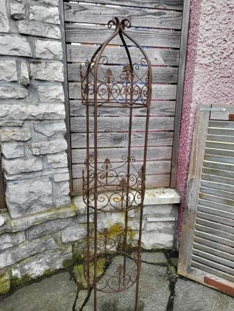 Rankobelisk Smilia, braun lackiert