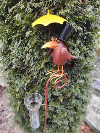 Metall Regenmesser Rabe mit Schirm offen