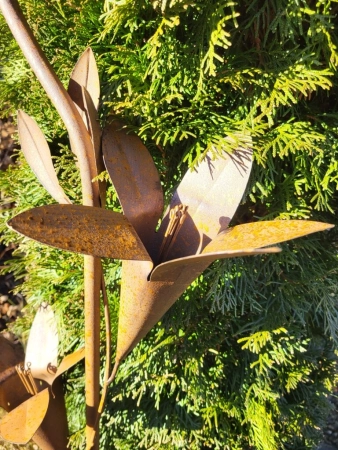 Edelrostoptik Rankstab Blüten, Lilien