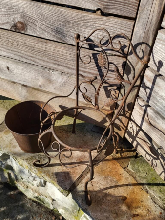 Preview: Edelrostoptik Stuhl mit Rankenmuster, zum Bepflanzen