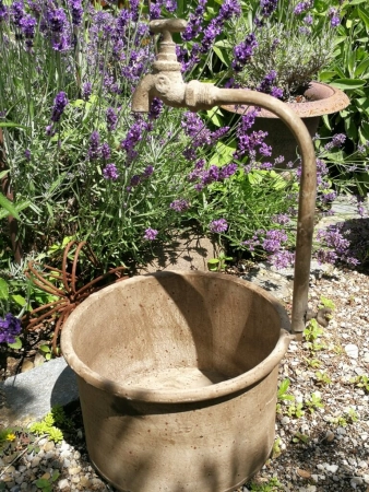 Shabby Chic Pflanzschale mit Wasserhahn