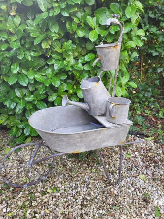 Shabby Chic Wasserspiel Schubkarre