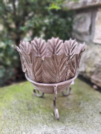 Preview: Shabby Chic Schale Blätter mit Dreibein