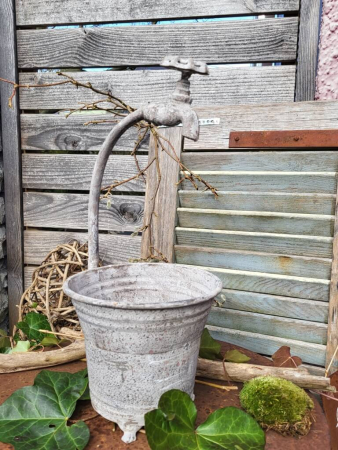 Shabby Chic Pflanztopf mit Wasserhahn, rund