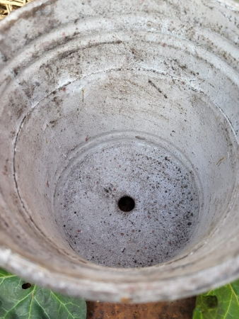 Shabby Chic Pflanztopf mit Wasserhahn, rund