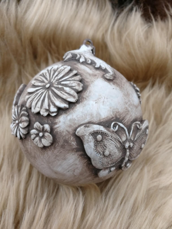 Shabby Dekokugel mit Schmetterlingen, nougat-braun