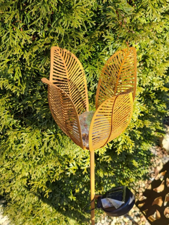 Edelrost Solarblume Truus, mit Glaskugel