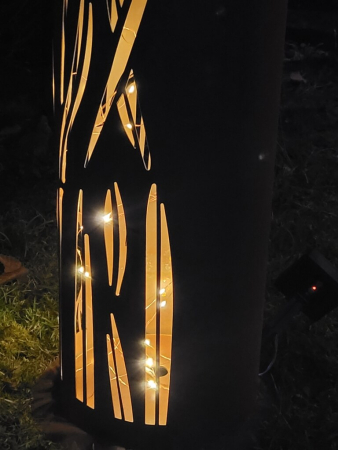 Edelrost Solarsäule China mit Glaskugel, gelb